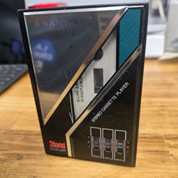 Sanyo Walkman (model Mgr74) Radio Cassette Tape Player