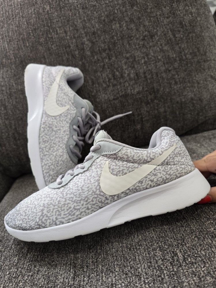 Nike Shoes Size 8 Cm 25 