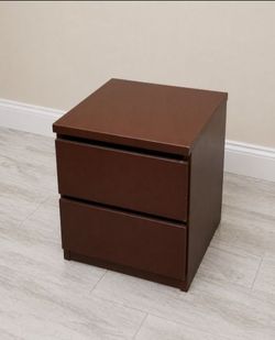 SALE: End table for a great value