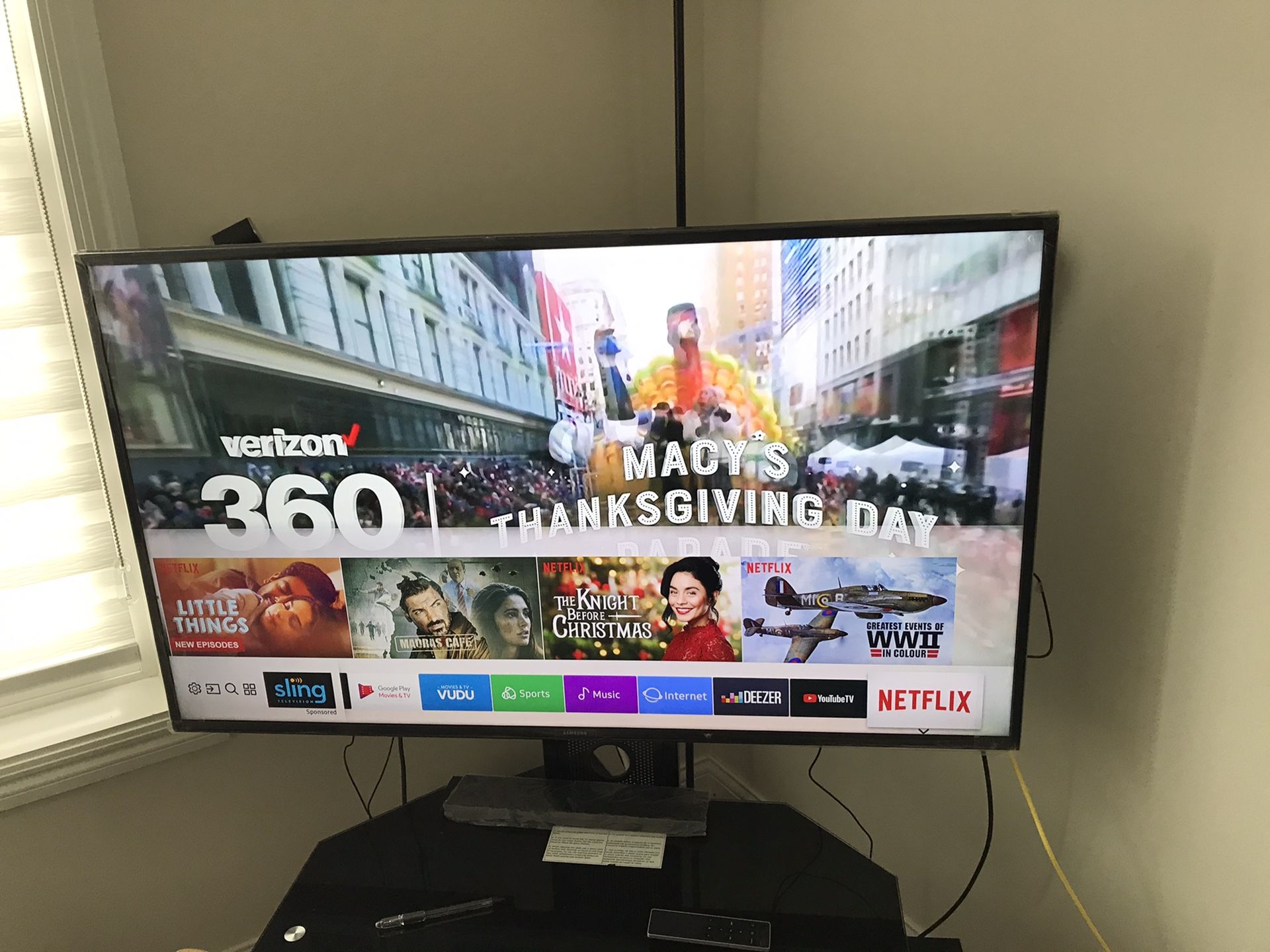 Samsung Smart TV 50 inch with stand