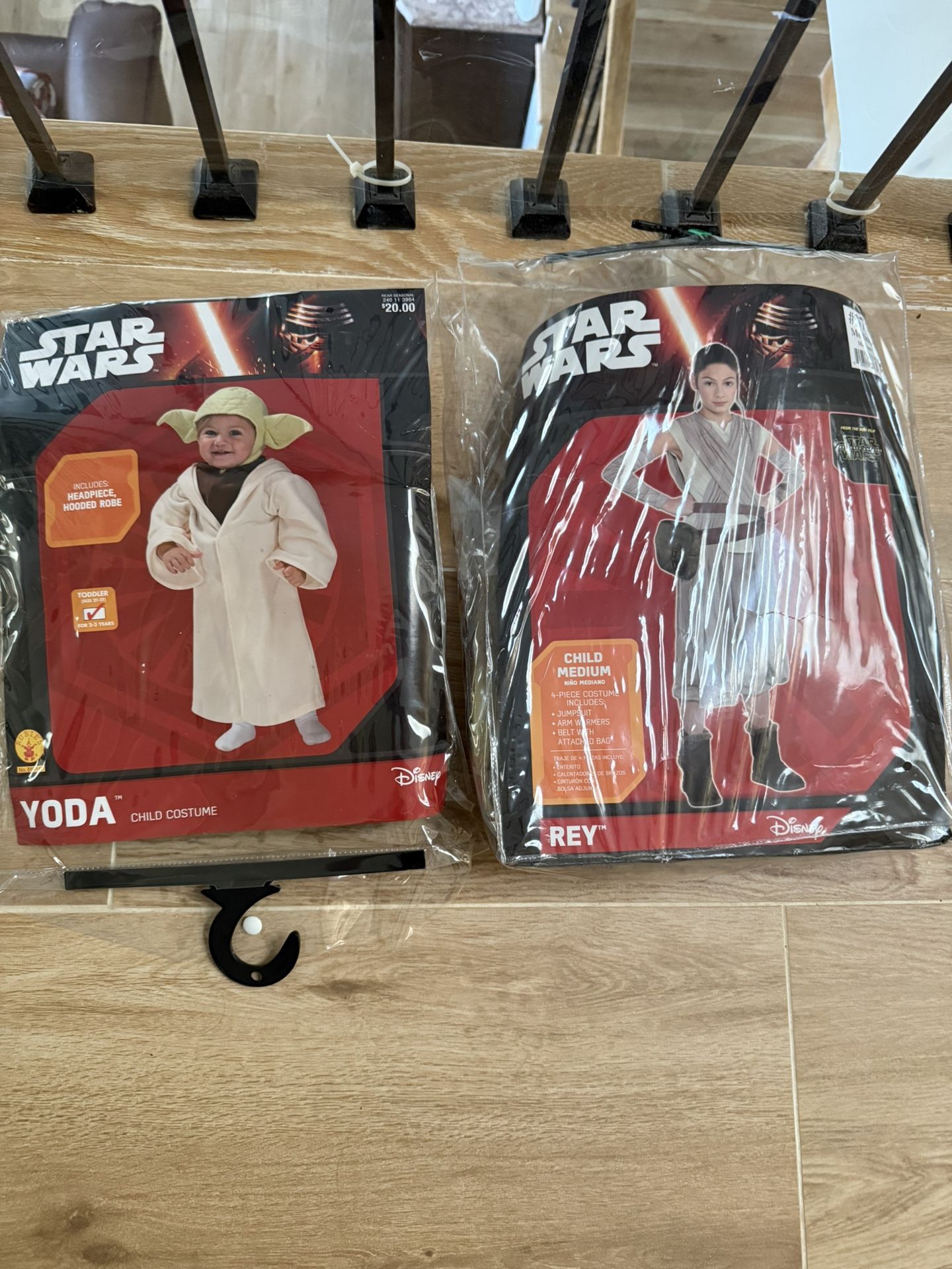 Star Wars Costumes - Yoda And Rey