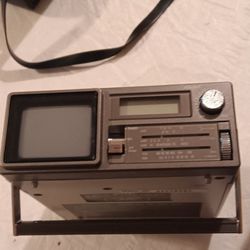 Vintage Magnavox 1984 Quarts Portable TV Radio Tested Works Fine