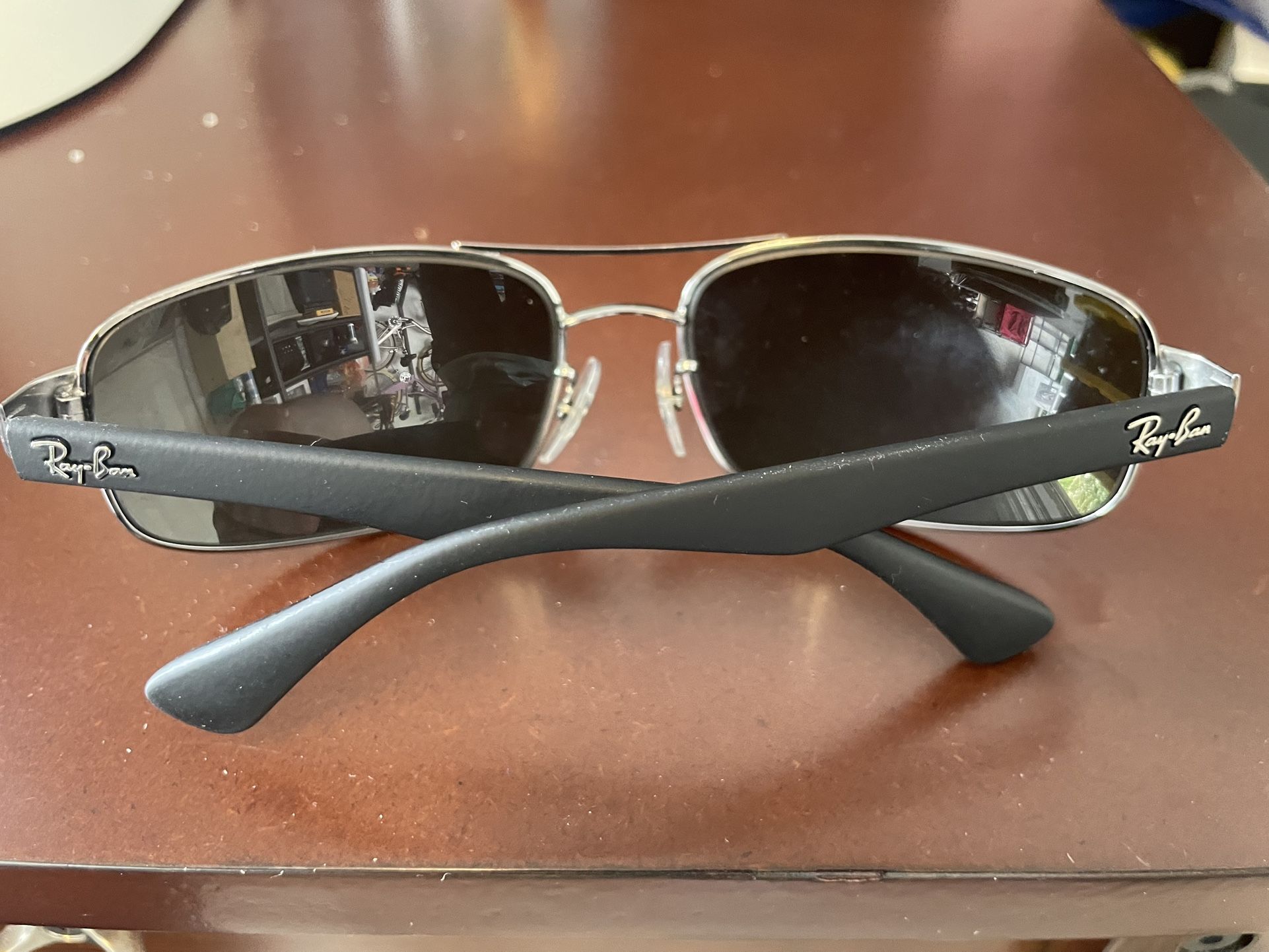 Ray-Ban RB3445 Sunglasses – Gunmetal / Green Classic Lenses