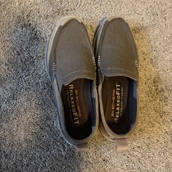 SKETCHERS RELAXED FIT MEMORY FOAM
