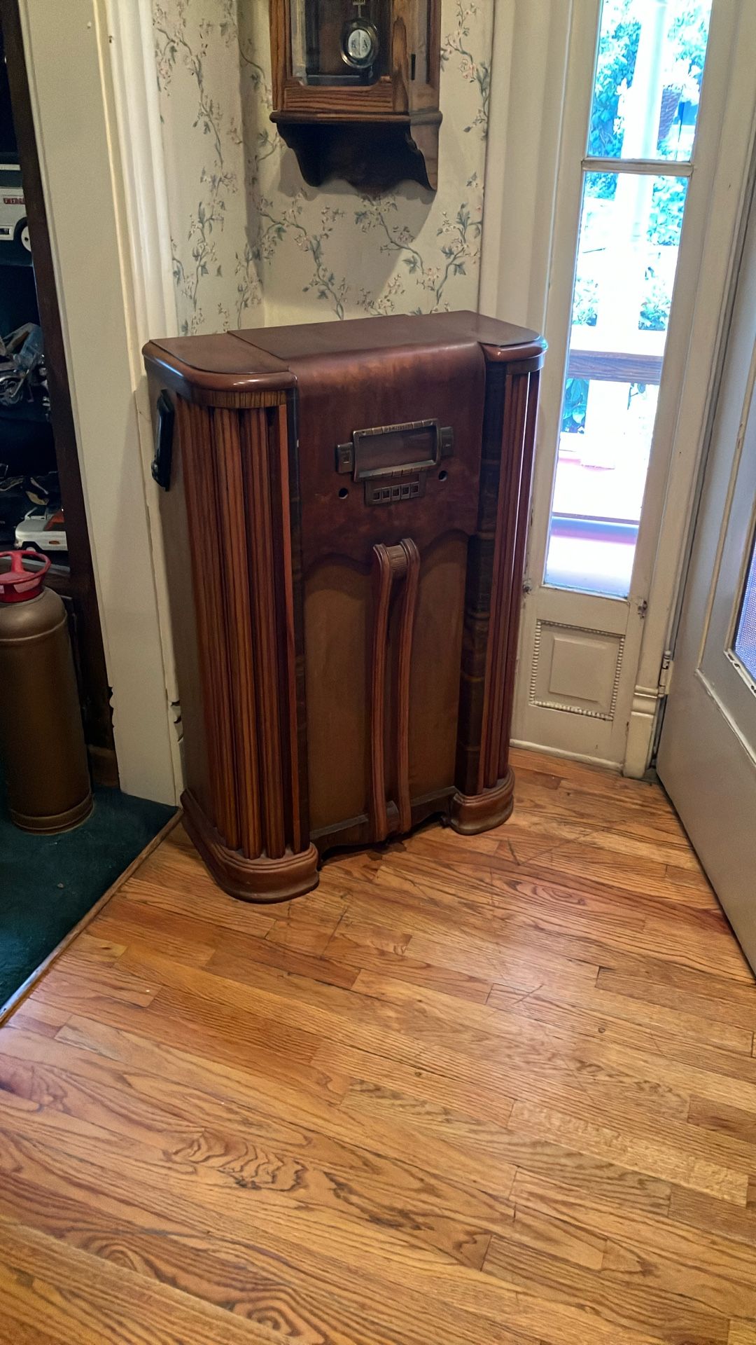 VINTAGE RADIO