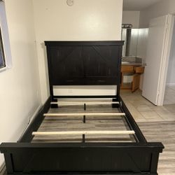 Queen Bedframe 