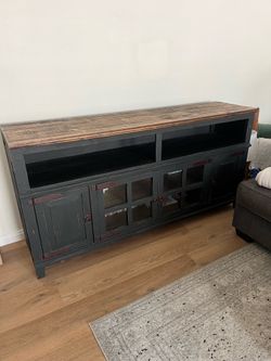 Entertainment center