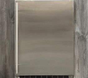 U-LINE Refrigerator Mini Fridge UORE124SS01A 01163 .