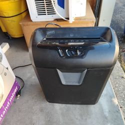 Staples Paper Shredder