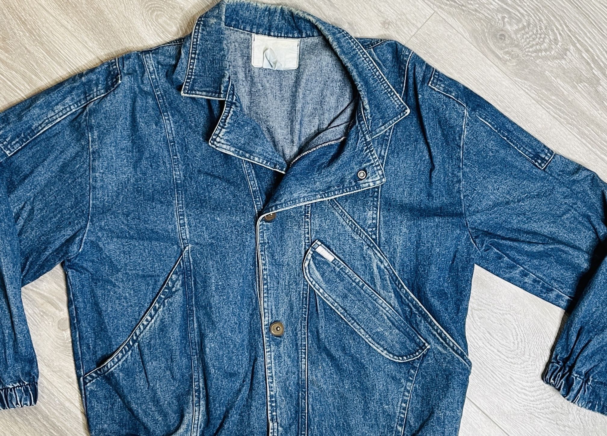 Vintage blue denim 80s jacket Tag is blurred out due to its age approximately fit a medium large K