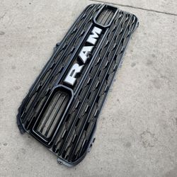 2024 ram 2500  grill $120. oem
