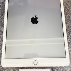 iPad 7th Gen 32GB WiFi Gold – Like New Condition