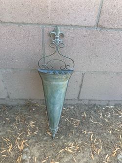 Metal Wall-Mounted Cone Planter with Fleur-de-Lis & Scrollwork Accent (Verdigris Finish)