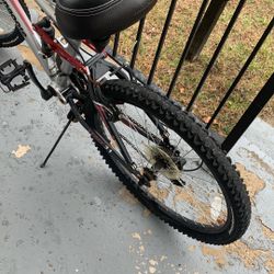 Mongoose Ledge 2.1  Bike Need Gone Quickly Good Condition 