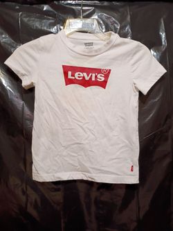 Levi's white short sleeve kids graphic tshirt.