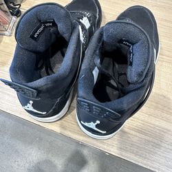 Used Jordan 4 White Thunder 