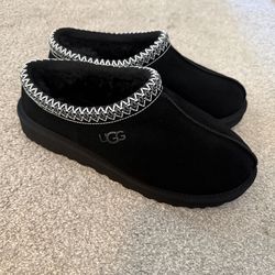 New women’s Uggs size 9