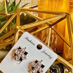 For Elegant Women Of All Ages In any Event 