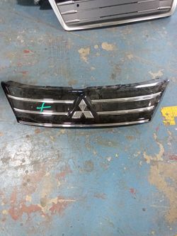 2025 Mitsubishi Outlander Front Grille