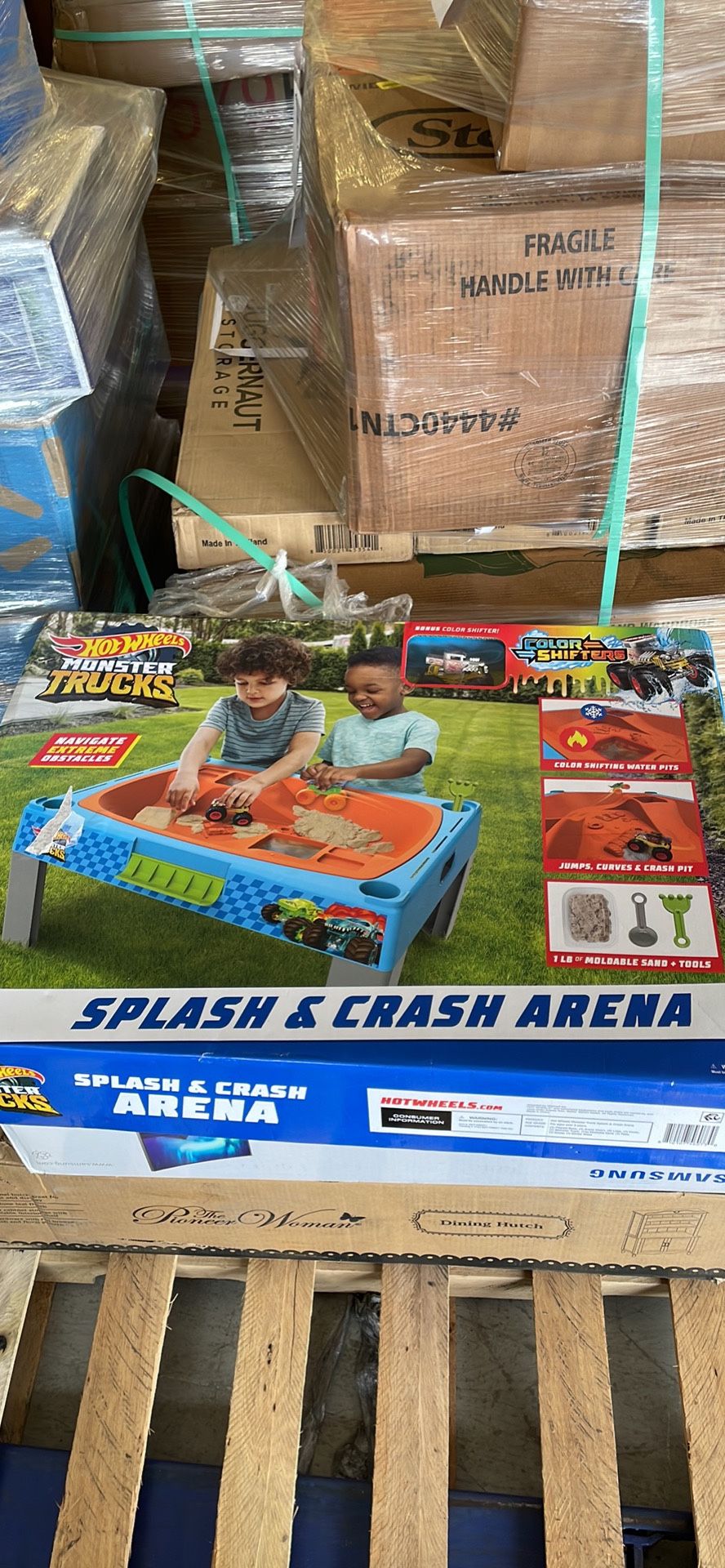 Hot Wheels Monster Trucks Splash and Crash Arena, Activity Playset for Children 3+
