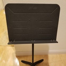 Hamilton Music Stand With Clutch