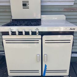 1930’s Magic Chef Stove In Excellent Condition