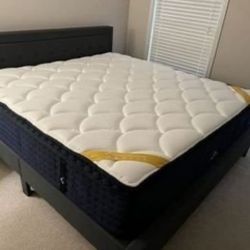 Dreamcloud, The DreamCloud Premier Rest, King, only  Asking for $525 Barely used, like new condition  Refurbished and wrapped for easy transport Deliv