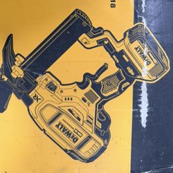 DEWALT 20V XR 18GA Flooring Stapler Kit (DCN682M1) – New