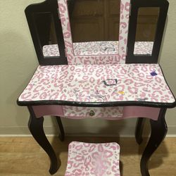 Make Up Table