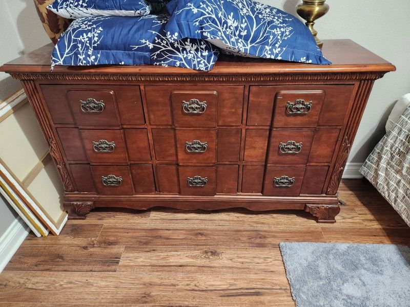 Dresser