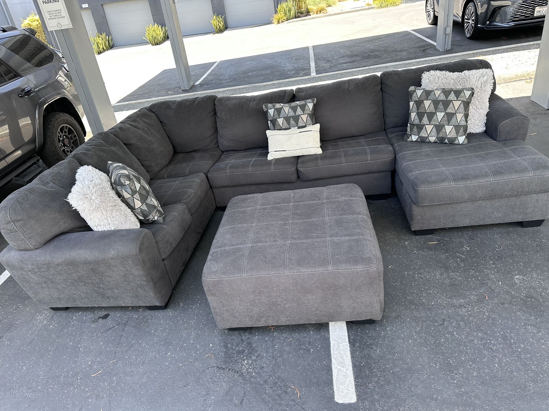 Grey Sectional Couch With Ottoman