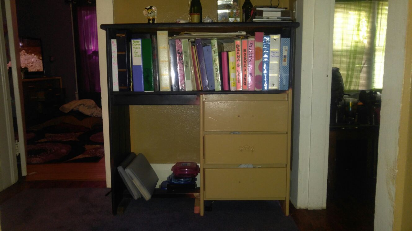 Small desk 3 drawers