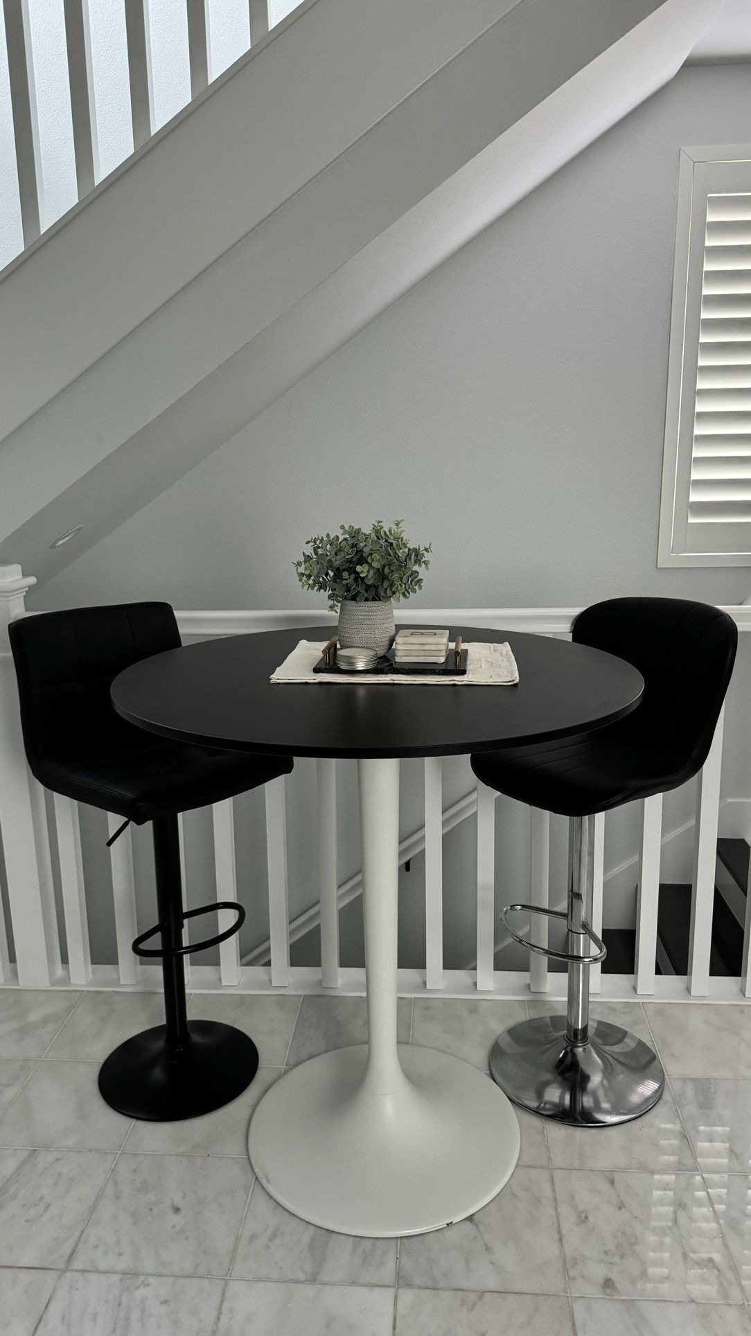 Breakfast Table And Chairs