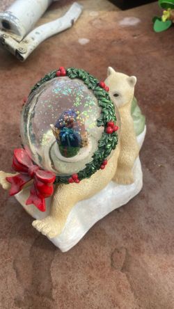 Polar Bear Snow Globe