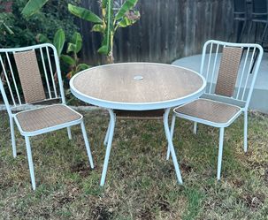 Outdoor patio furniture, excellent condition, unique, classy, see my profile for more outdoor furniture