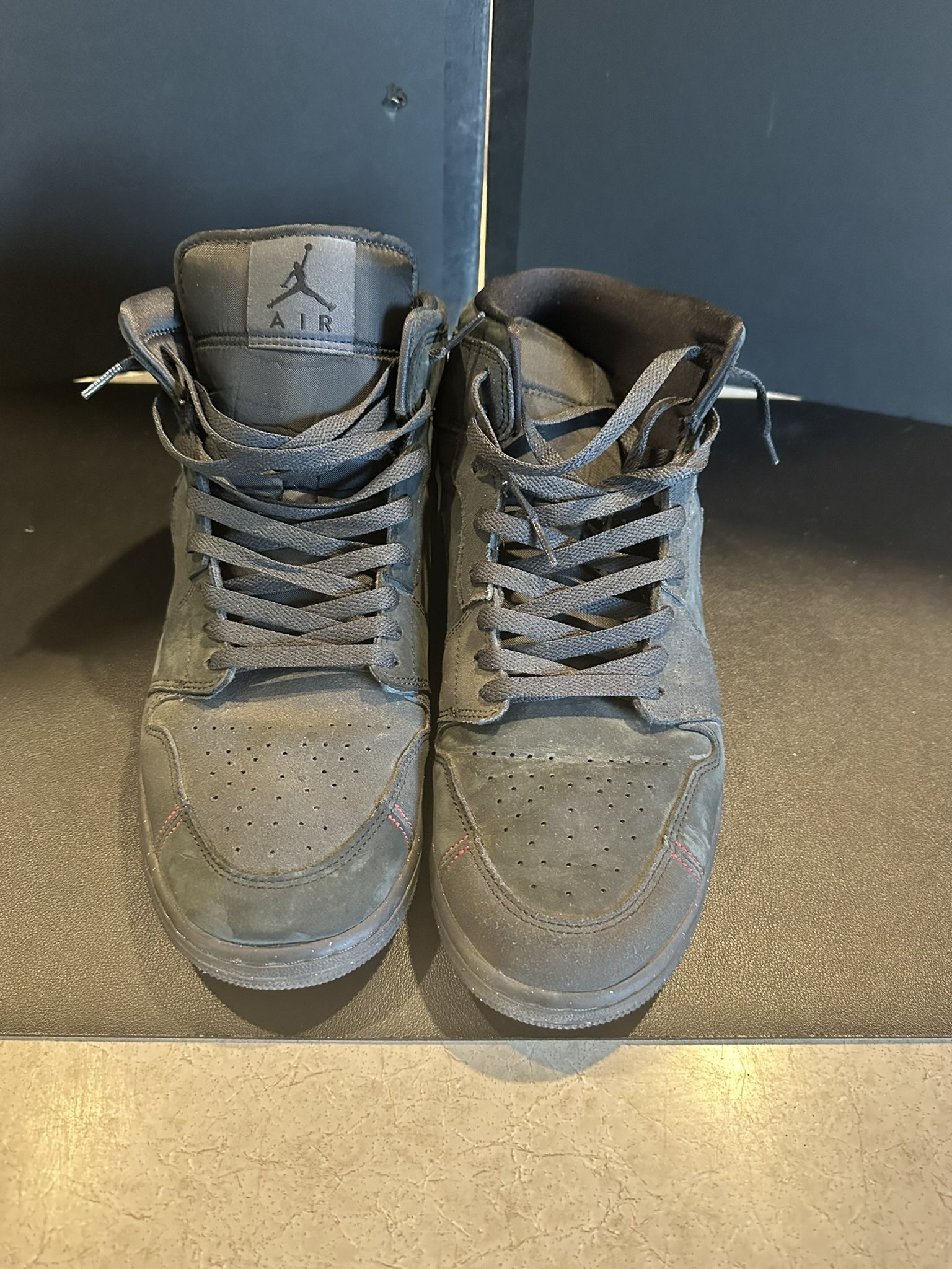 JORDAN ONE DARK SMOKE RED