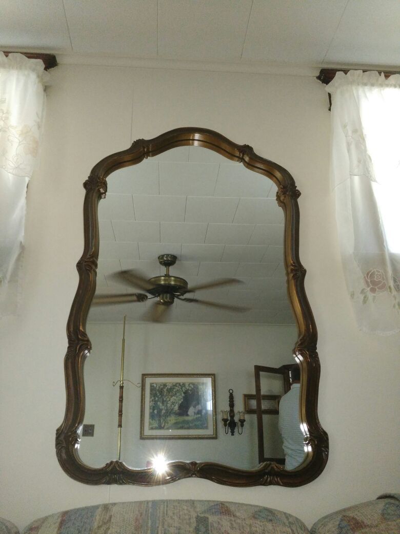 Beautiful hanging mirror for sale 28 x 44