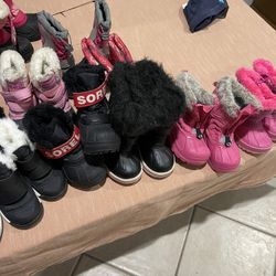 A LOT OF SNOW BOOTS fOR BABY Siz 5-10