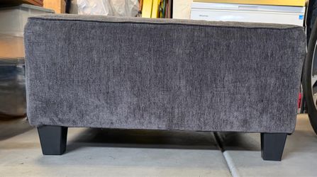 LIKE NEW BEAUTIFUL SUPER NICE AND CLEAN GRAY OTTOMON