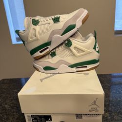 Jordan 4 Sb Pine Green 9M