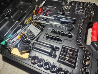 Craftsman 94 pcs mechanic tool set