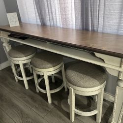 Corner Height Table With Stools