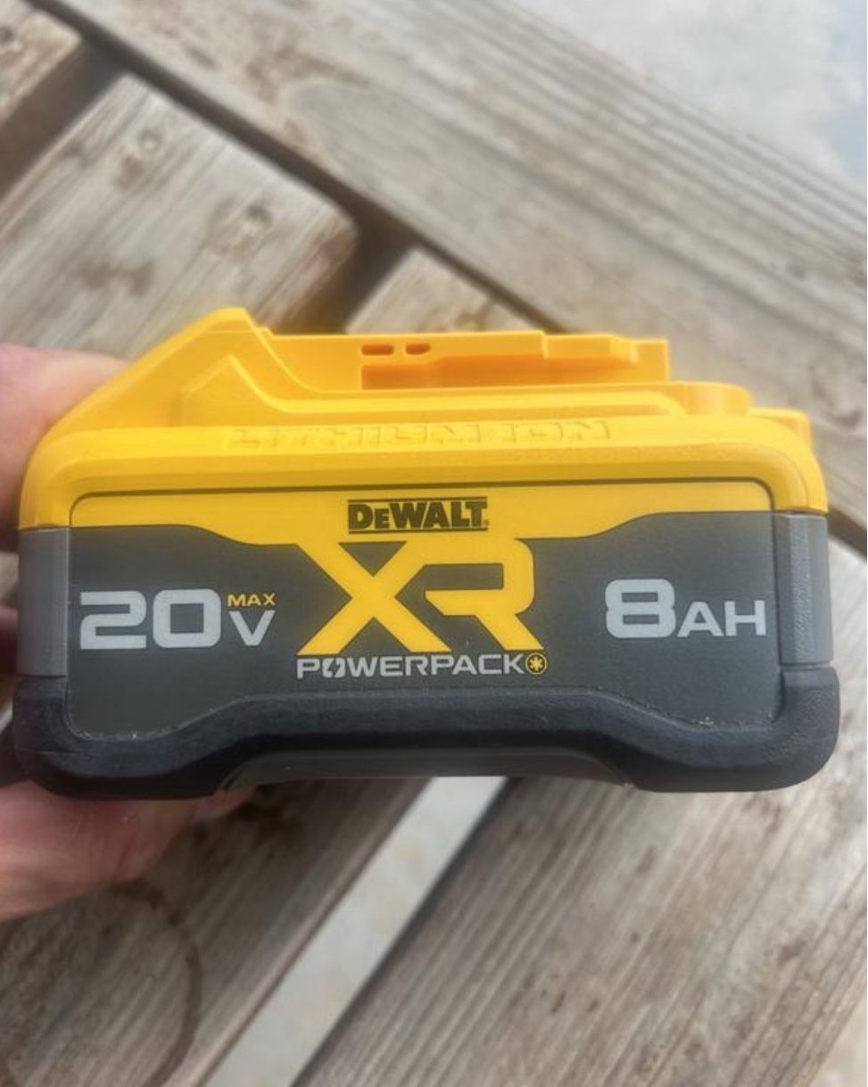8 Amp Dewalt Battery Powerpack Tabless