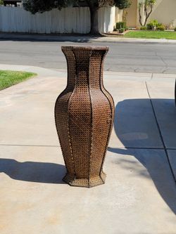 Antique Double Sided Wicker Vase W/plant