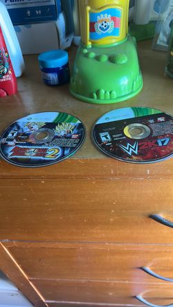 Xbox 360 games and 2 controllers