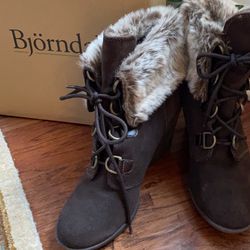 New In Box BJORNDAL 9.5 Suede Cuff Wedge Boots