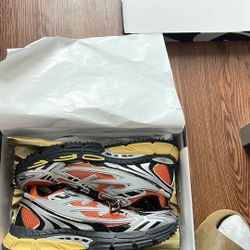 Off whites Size 9 