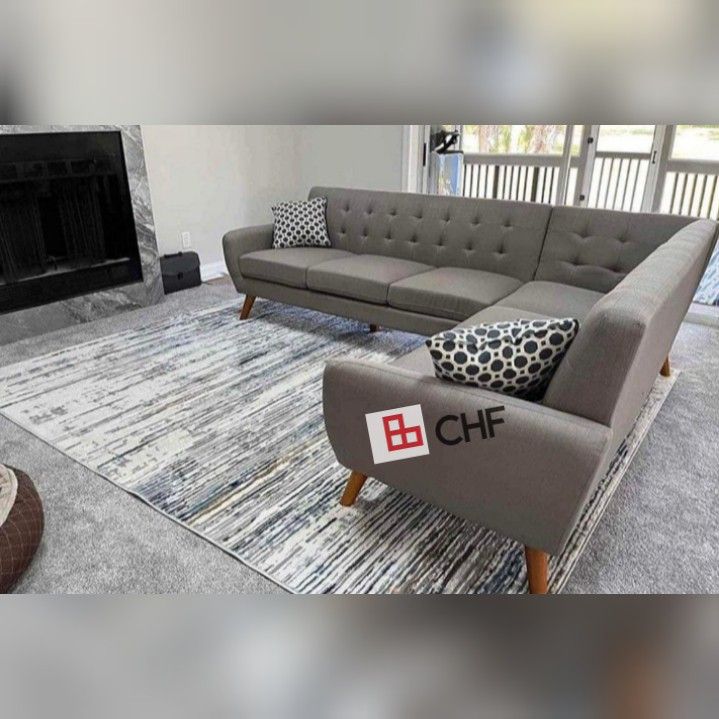 Modern sectional sofa with 2 Accent pillows 111