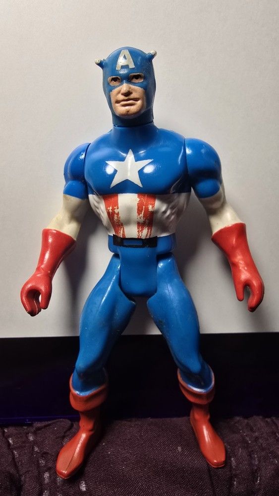 1984 Mattel CAPTAIN AMERICA Marvel Super Heroes Secret Wars Vintage Figure kids toy man cave retro