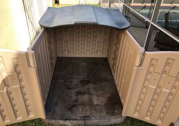 Rubbermaid Slide-Lid Storage Shed 3752, Green Roof, 92-cubic ft - CLEAN!  for Sale in Gilbert, AZ - OfferUp